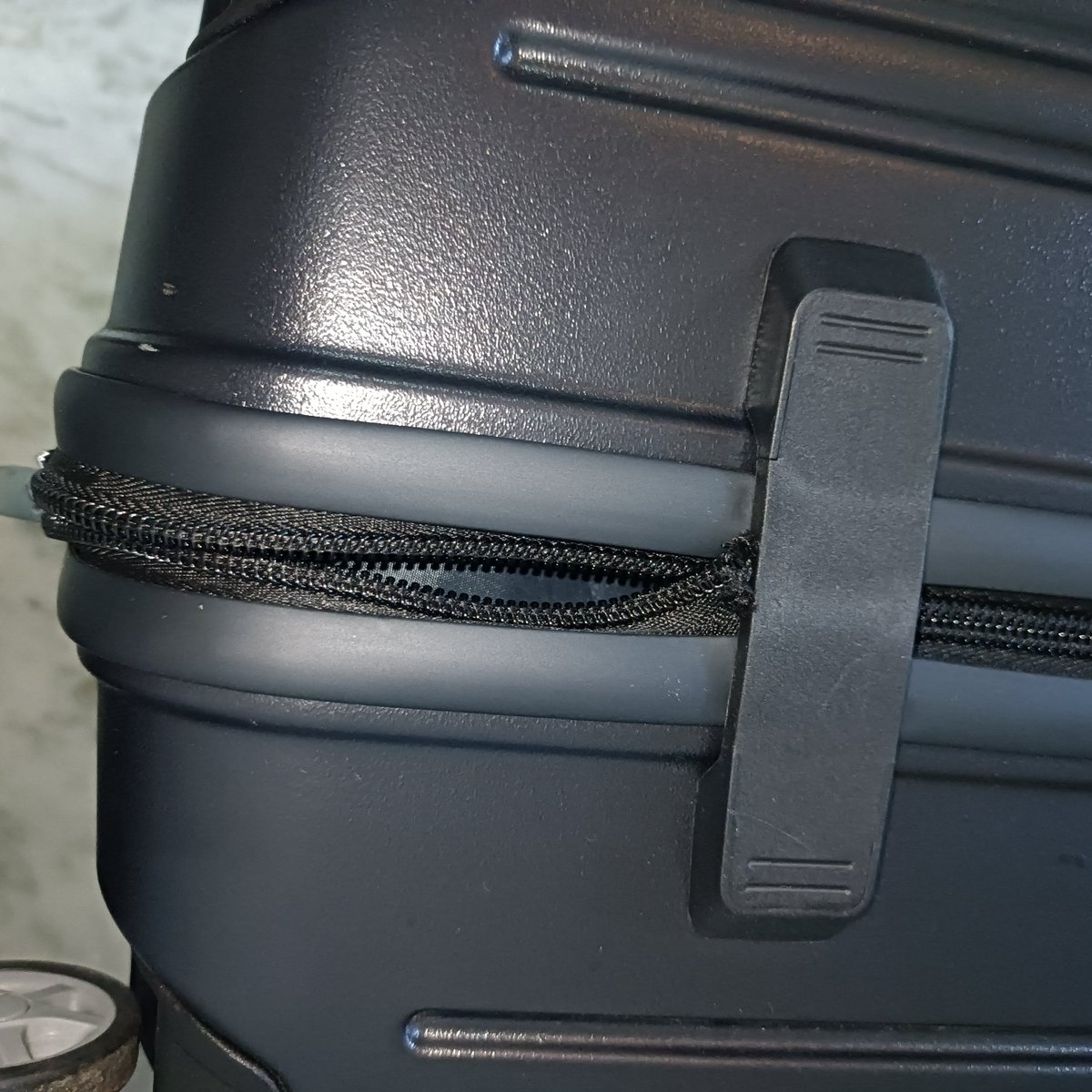 BimalS7299b's tweet photo. @SamsoniteIndia 
I purchased your trolley bag on 19th september 2026. Not more than 10 days the chains got wrecked completely. I am attaching the bills below along with images of bag. This is uterly bad manufacturing given by your company . Please provide me the solution. https://t.co/fwhxR2PUcL