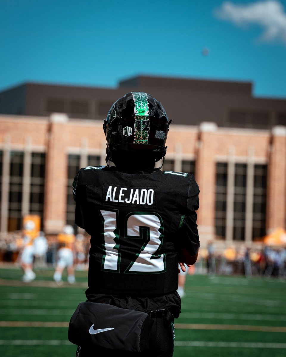 HawaiiFootball's tweet photo. Go time in Cowboy Country 👊

Tune in to The CW. 

#BRADDAHHOOD x #GoBows https://t.co/o06euJLnPB