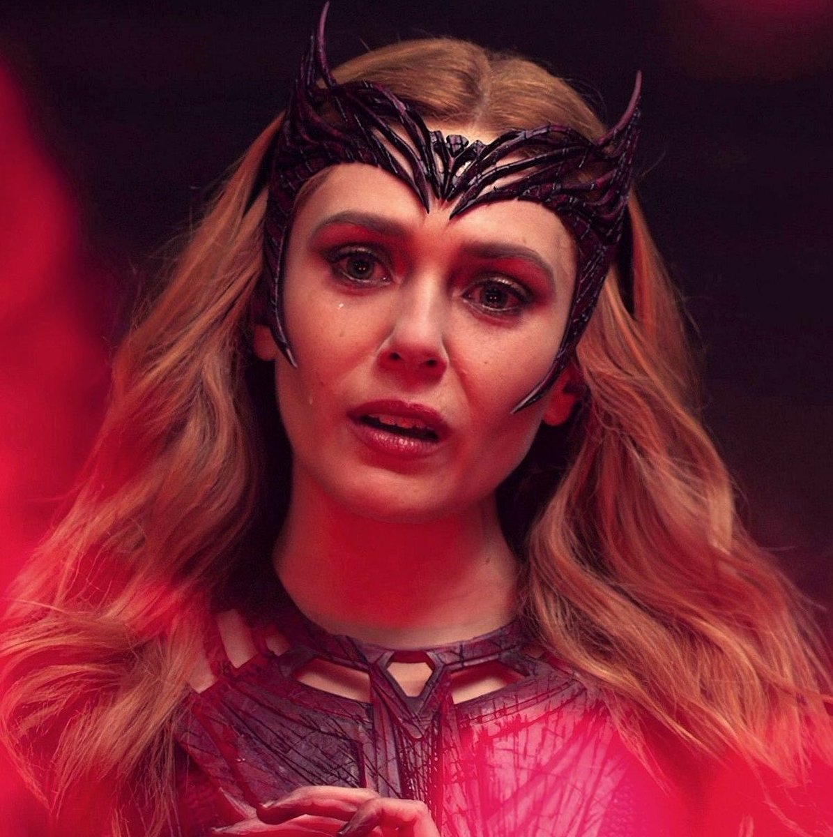 MarvelSocietyHQ's tweet photo. 🚨| Elizabeth Olsen vuelve como Scarlet Witch para su película en solitario. https://t.co/Waz9NbB1kP