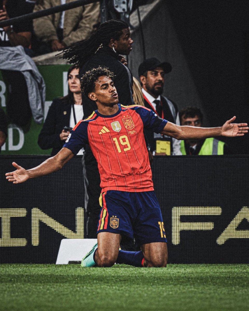 fcbharrison's tweet photo. Conquering England at 18yo, what’s my Goat 🤩🔥 https://t.co/xfuwsSwDjI