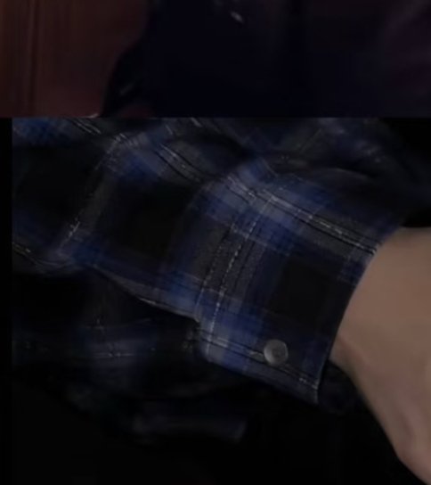 elysiavcoo's tweet photo. 🔴 next comes the shirt 
I already mentioned that her moments was captured in 2025 not 2026 + there were no hands nor ring thing shared in her moments 
So just understand who created it (it's obvious)

The  pattern of shirts are very very  different https://t.co/hWkvdE0WxC
