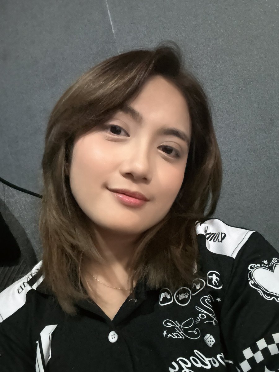 _amandapuspitaa's tweet photo. Trimski live nyaa!! See you nanti di DBL bandung yahh https://t.co/wxqQeLjdQ8