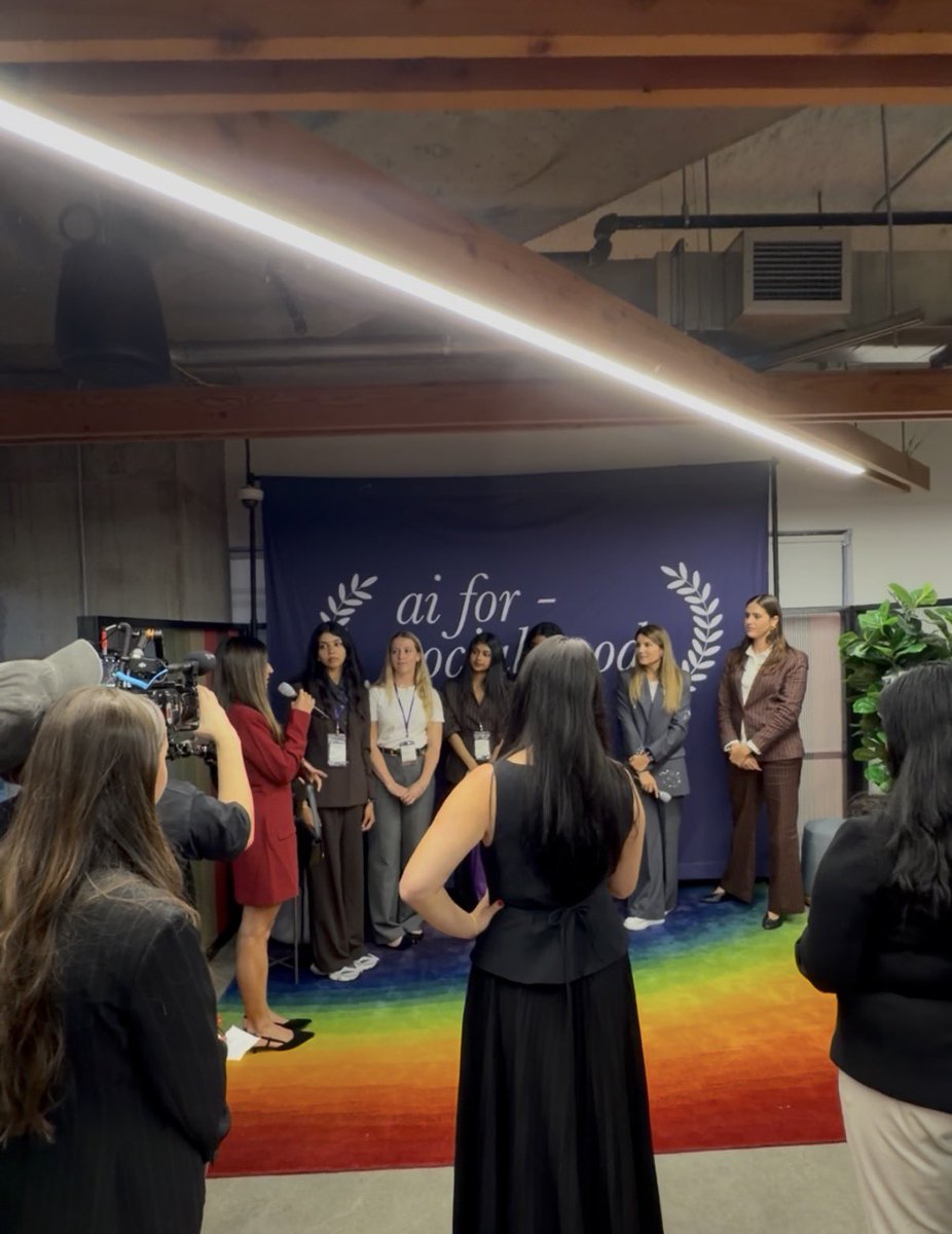 bhavyainsf's tweet photo. solved an actual problem that i felt passionately about alongside the best team possible! 

@valeriemchapman thank you for organising @Google x @ruthappai AI for social good hackathon ⭐️

(oh, btw we won.) https://t.co/RsvYAmb1m6