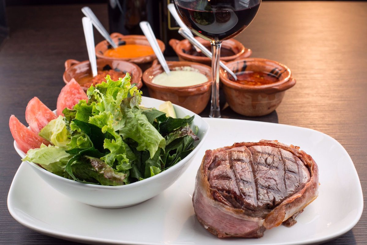 cronicabanqueta's tweet photo. ASADERO PUERTO PEÑASCO

Sus comensales y menciones en redes resaltan el filete de cabrería, el Rib Eye, el caldo de queso, la arrachera, las papas asadas y postres regionales como las coyotas.

Te esperamos
@AsaderoPuerto

🏠 Av. Renato Leduc No. 151
Col. Toriello Guerra
Tlalpan https://t.co/d4Wi809Eh8