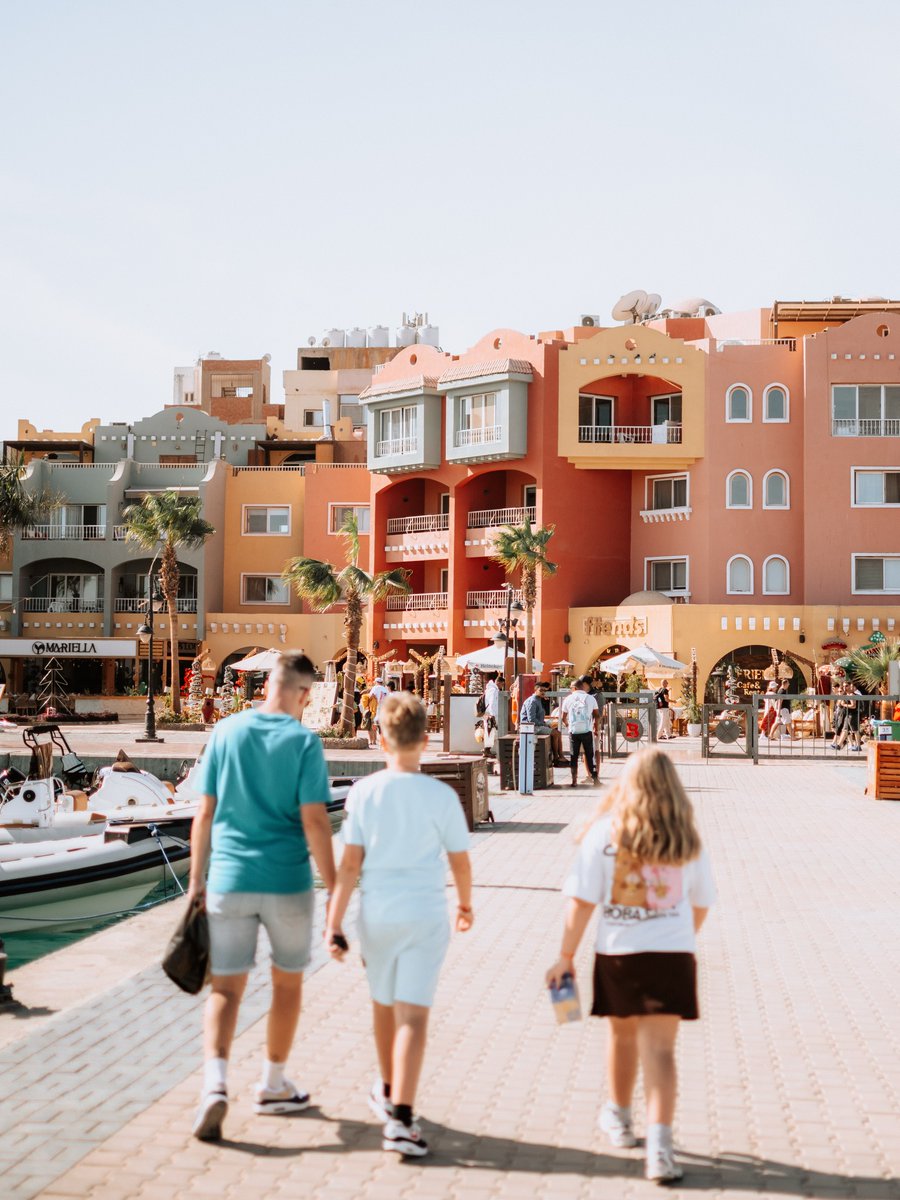 allisonroduuam's tweet photo. Hurghada Marina’s beautiful pastel colors blend perfectly with the clear blue water. Enjoy the waterfront or relax on a terrace at one of the many restaurants. This car-free marina is the perfect escape from the city’s chaos. Have you been here? https://t.co/rz2KiwkO2H