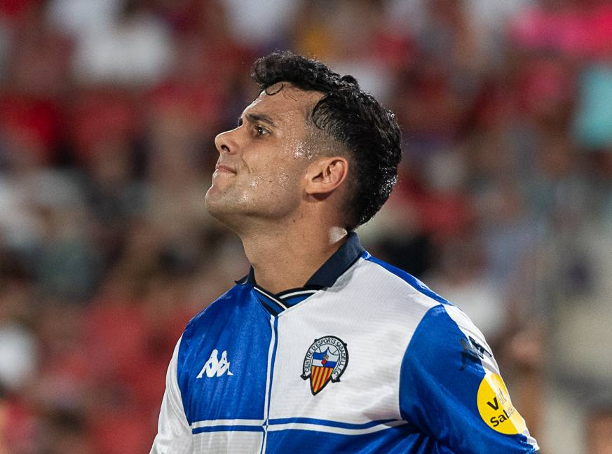 MiguelAngel32's tweet photo. 50 partidos oficiales de Joel Priego con el @CESabadell:

22 victorias
18 empates
10 derrotas

6 goles
3 asistencias
48 partidos de titular https://t.co/obkCcKP7cc