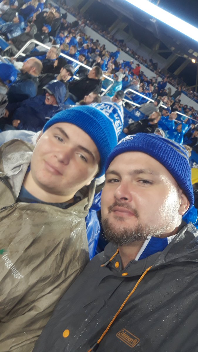 RobertA20481890's tweet photo. Plz put My Baby boy on the Jumbo!
He didn't take me to the game today but chose his girlfriend instead.
This is my payback #BBN, put it in the jumbo so they see it! π€£
#TrueBlueFaithfuls #WeAreUK @CoachWillStein #StraightOuttaKentucky #Catorade
I Love You Son! Gooooooo Cats https://t.co/2xASgiDwYD