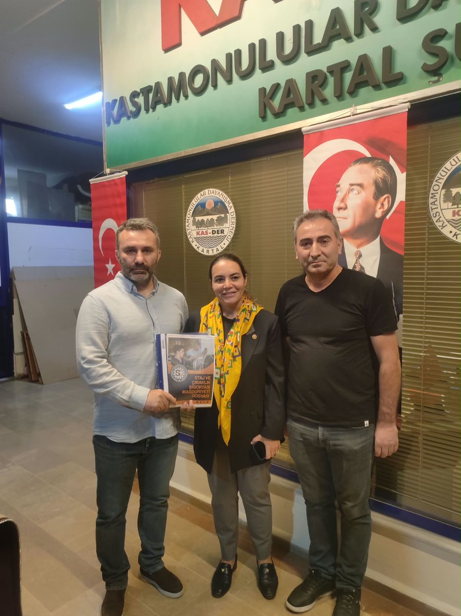 CirakStajFED's tweet photo. İSTANBUL’DAN ADALET VE ÇÖZÜM ÇAĞRISI⚖️
Tşk @ayyuceturkestas Tşk @kasdergm1
@iyiparti @MDervisogluTR @SBugraKavuncu
@YS_Turkoglu @ComezTurhan
@Akburak @mcihanpacaci @sukrukuleyin61
@Yucel_Coskun @iyiparti_34 
@iyipartikartal1
@Erdem__Ozcelik @ahmetkabaca14
 @Tb1btp @bdalgin @BKocamaz33 @senolsunat @yavuzaydintrb @55erhanusta
@TuranYALDIR @aefakibaba @HasanToktasTR @KevserOfluoglu  @ridvanuz17 @stselcan @MetinErgun48   @husmenkrkpnr @LKayalar 
@LutfuTurkkan @mehmetakalin22 
@_hakanolgun @UGUR__POYRAZ
@ArslanYuksel06 @Ozturkdenizli
İstanbul Derneğimiz ve kıymetli yönetimi, staj ve çıraklık sigortasından kaynaklı geçmişten günümüze uzanan ve hâlen devam eden hak kayıplarımızı dile getirmek üzere İyi Parti Genel Başkan Yardımcısı Adana Milletvekili Dr.Ayyüce Türkeş'in Kastamonu Dayanışma Dernekleri Kartal şubesine düzenlediği ziyaret programında bir araya gelmiştir.

Yıllardır verdiğimiz hak mücadelesinde en büyük beklentimiz, alın terimizin değer görmesidir. Bugün gördüğümüz ilgi ve samimiyet, bizlere umut vermiştir.

Vatan evlatlarının çocuk yaşta döktüğü alın terine sahip çıkılması, siyasi bir mesele değil; vicdan, emek ve adalet meselesidir.

Bugün Kastamonu Dayanışma Dernekleri Kartal şubesini ziyaret eden, staj ve çıraklık sigortası mağdurlarının yıllardır süren TAM SİGORTA mağduriyetini dikkatle dinleyen iYi Parti milletvekili Sayın Dr.Ayyüce Türkeş Hanımefendi'ye ve İyi Parti Kartal ilçe yönetimine teşekkür ediyoruz,bu yaklaşımın tüm karar vericilere örnek olmasını temenni ediyoruz.

Alın teri kutsaldır. Vatan evlatlarının emeği sahipsiz değildir.

Staj ve Çıraklık Sigortası Mağdurları Federasyonu

Mesleki Eğitimde Hak Yeniyor 
#3308EnkazınıTemizleyin