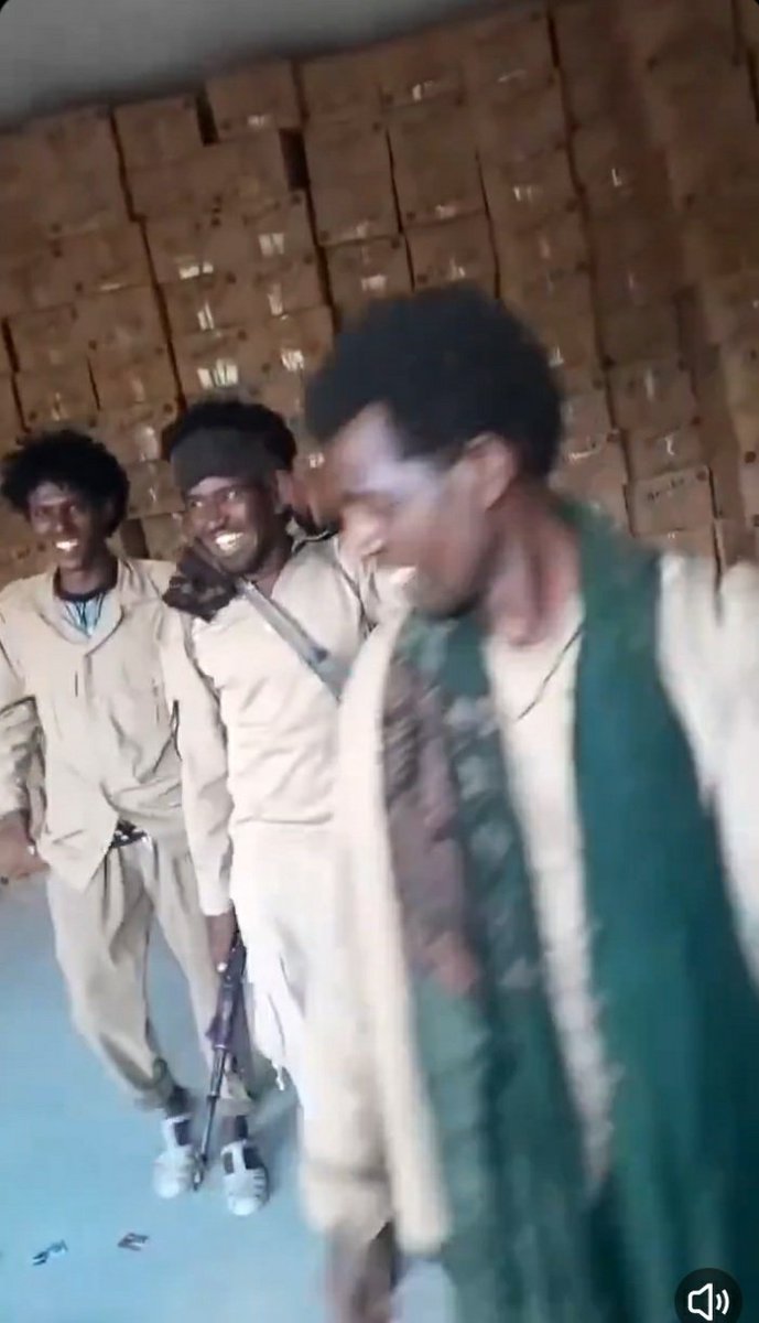 YohannesDesta22's tweet photo. Tigray Forces Overrun Enemy Barracks In #Afar

#Tigray forces have released footage showing the capture of camps used by ENDF and allied TPF forces in Afar. Army‑33 commander Brig. Gen. Woldegiorgis Teklay told BBC the fighting was swift and the area is now cleared of enemy units https://t.co/AqnFi4kcuC