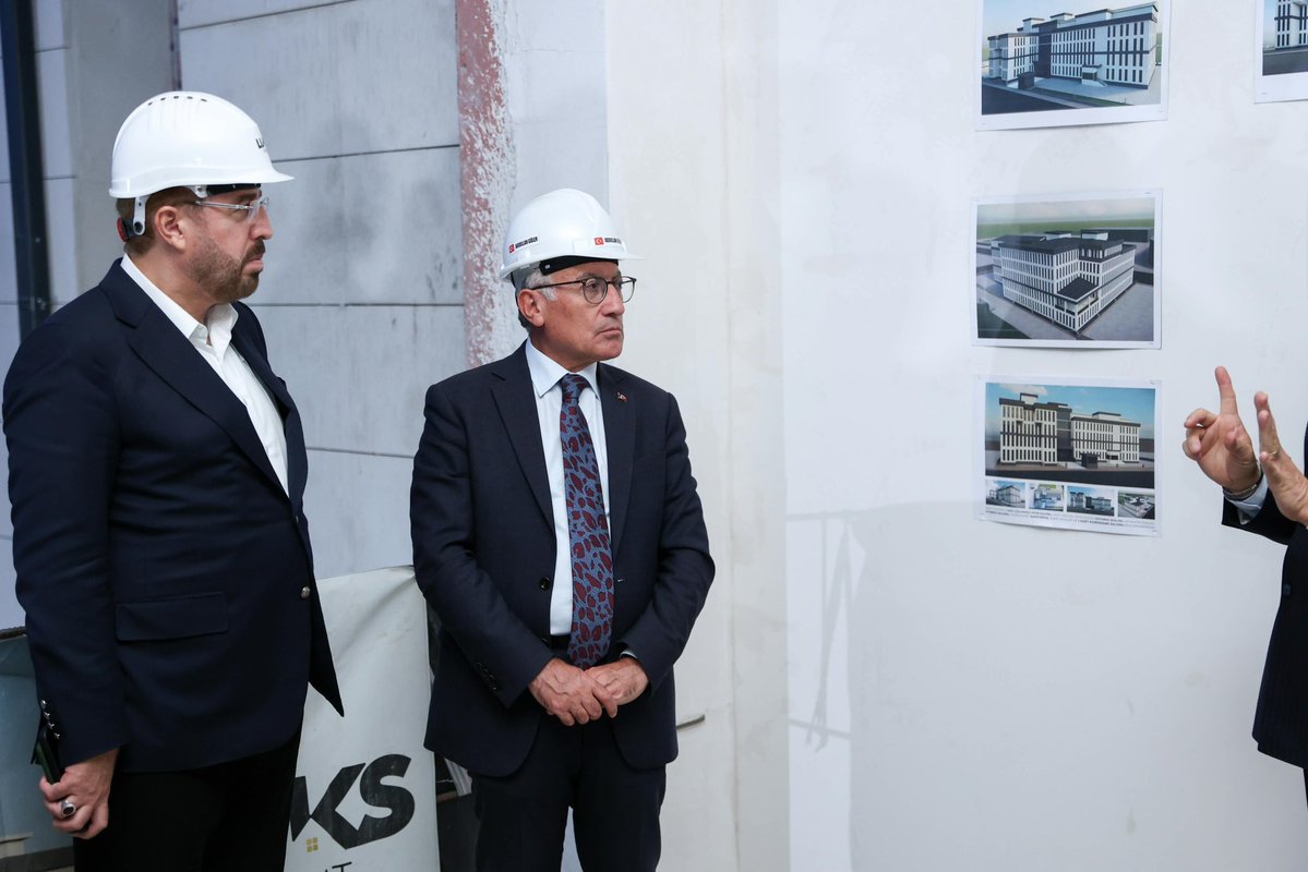 avabdullahguler's tweet photo. Enerji ve Tabii Kaynaklar Bakan Yardımcımız Nevzat Şatıroğlu, #Sivas Valimiz Yılmaz Şimşek, Milletvekilimiz Rukiye Toy ve il protokolümüz ile birlikte Gençlik ve Spor İl Müdürlüğü'müzün tenis kortlarının açılışını gerçekleştirdik. Ardından Gençlik ve Spor İl Müdürlüğü'müzün yeni hizmet binası inşaatını yerinde inceledik. 

Tenis kortlarımızın gençlerimize ve Sivas'ımıza hayırlı olmasını diliyorum.