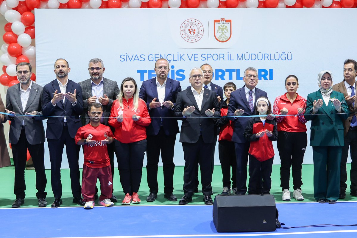 avabdullahguler's tweet photo. Enerji ve Tabii Kaynaklar Bakan Yardımcımız Nevzat Şatıroğlu, #Sivas Valimiz Yılmaz Şimşek, Milletvekilimiz Rukiye Toy ve il protokolümüz ile birlikte Gençlik ve Spor İl Müdürlüğü'müzün tenis kortlarının açılışını gerçekleştirdik. Ardından Gençlik ve Spor İl Müdürlüğü'müzün yeni hizmet binası inşaatını yerinde inceledik. 

Tenis kortlarımızın gençlerimize ve Sivas'ımıza hayırlı olmasını diliyorum.