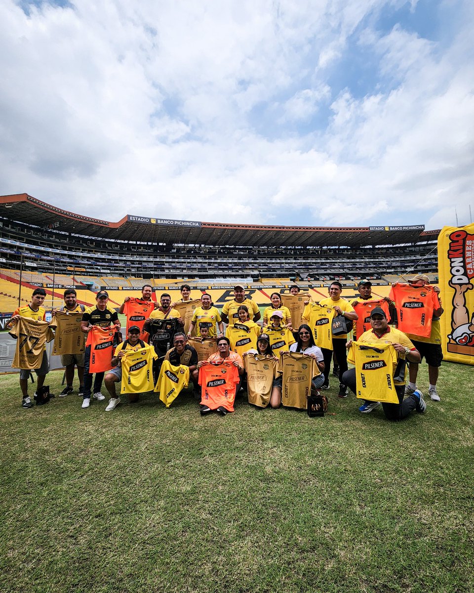 sociosbsc's tweet photo. Gracias a todos nuestros @sociosbsc de abril a septiembre que fueron parte de cada experiencia, disfrutaron premios, sorteos y compartieron momentos junto a los jugadores del Club🤳🏻💛

¡Sé parte del próximo #SocioCumpleañero!
➡️ https://t.co/9AsDz6YSbc

#VamosÍdolo https://t.co/RCVBJK2VP6