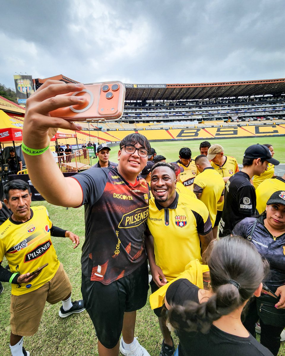 sociosbsc's tweet photo. Gracias a todos nuestros @sociosbsc de abril a septiembre que fueron parte de cada experiencia, disfrutaron premios, sorteos y compartieron momentos junto a los jugadores del Club🤳🏻💛

¡Sé parte del próximo #SocioCumpleañero!
➡️ https://t.co/9AsDz6YSbc

#VamosÍdolo https://t.co/RCVBJK2VP6