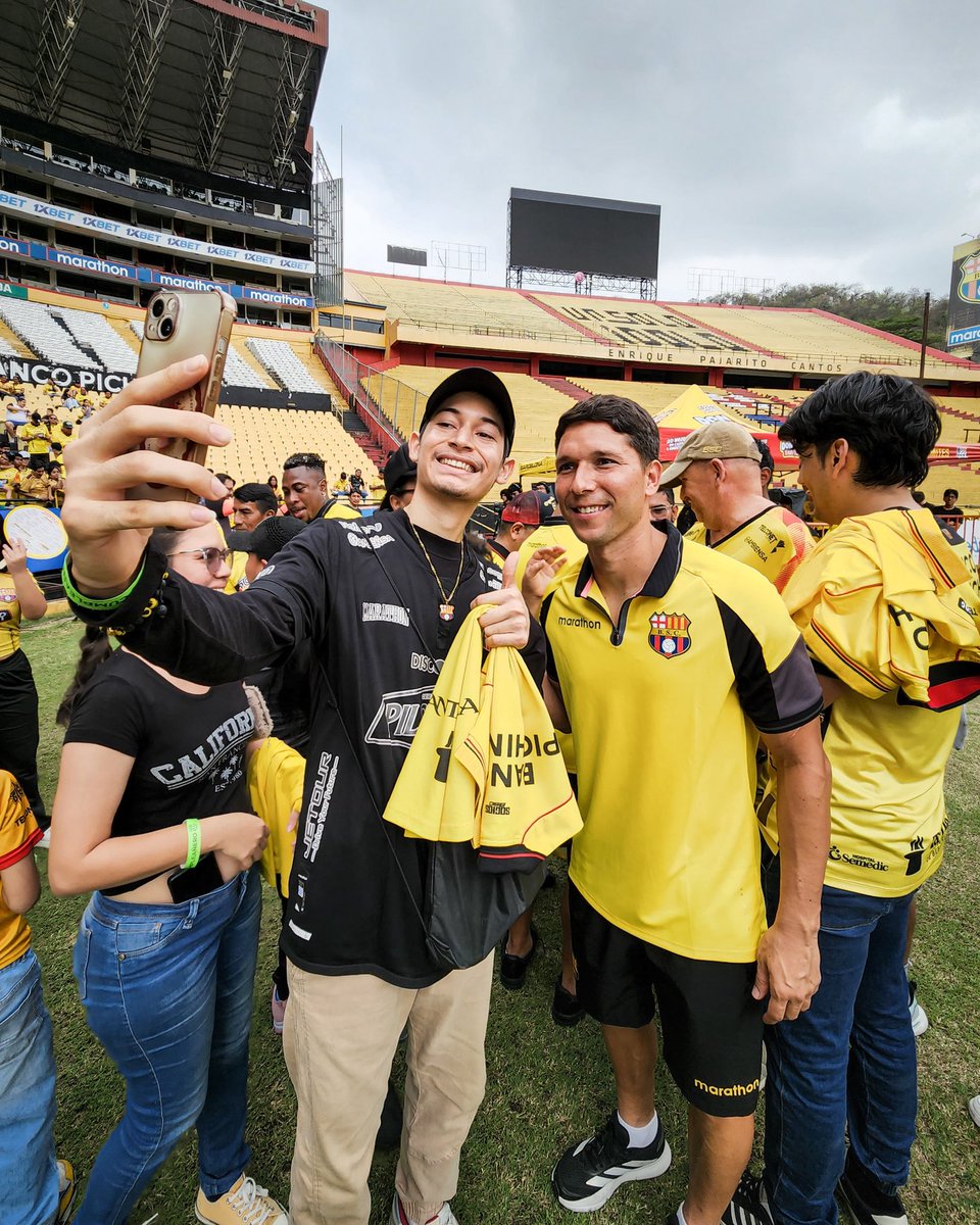 sociosbsc's tweet photo. Gracias a todos nuestros @sociosbsc de abril a septiembre que fueron parte de cada experiencia, disfrutaron premios, sorteos y compartieron momentos junto a los jugadores del Club🤳🏻💛

¡Sé parte del próximo #SocioCumpleañero!
➡️ https://t.co/9AsDz6YSbc

#VamosÍdolo https://t.co/RCVBJK2VP6