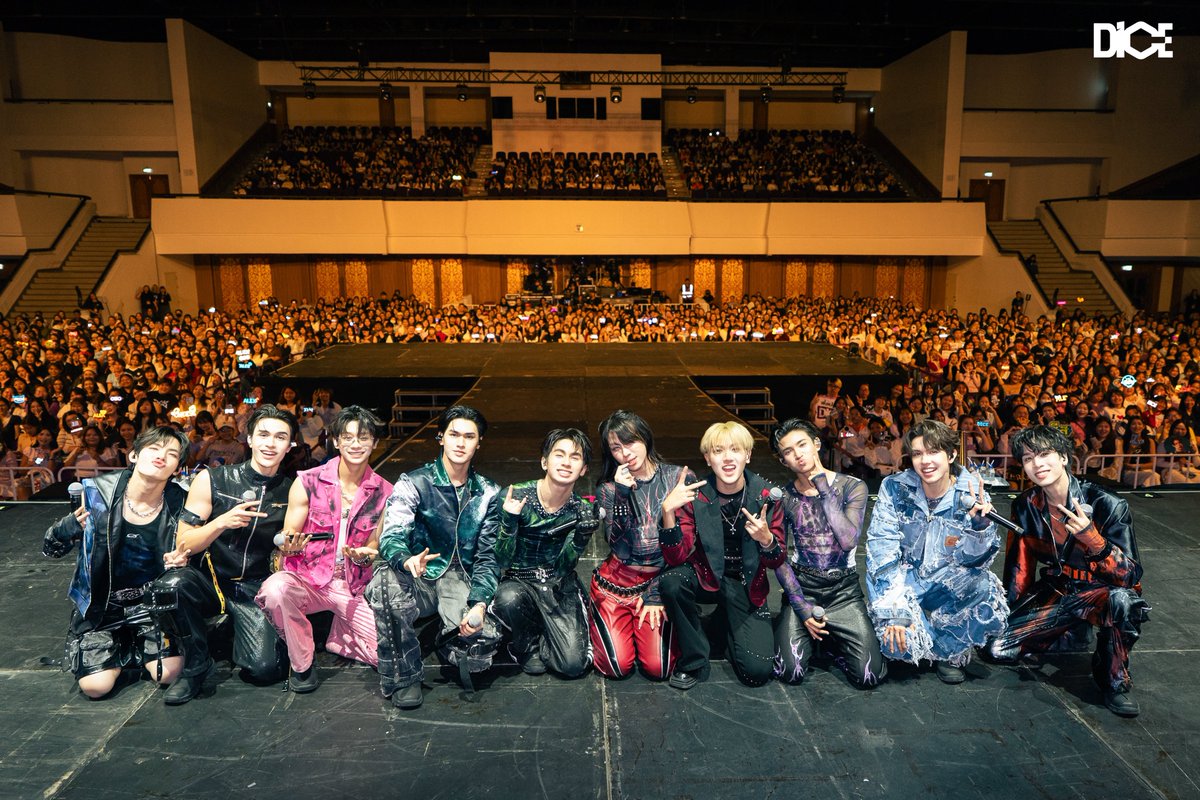 DICE_SONRAY's tweet photo. จบไปแล้วกับการเดินทาง DICE THE ENTERTAINER : THE 1st THAILAND FANCON TOUR 4 จังหวัด ปิดจบอย่างสวยงามกันที่ #DICETheEntertainer_เชียงใหม่ ขอบคุณทุกคนที่มาร่วมเดินทางครั้งนี้ไปด้วยกัน มันมีความหมายมากสำหรับพวกเรา พวกเรา DICE ขอขอบคุณค้าบบ 🙇🏻💜 (1/5)

#DICE_SONRAY https://t.co/4jkfVH20p9
