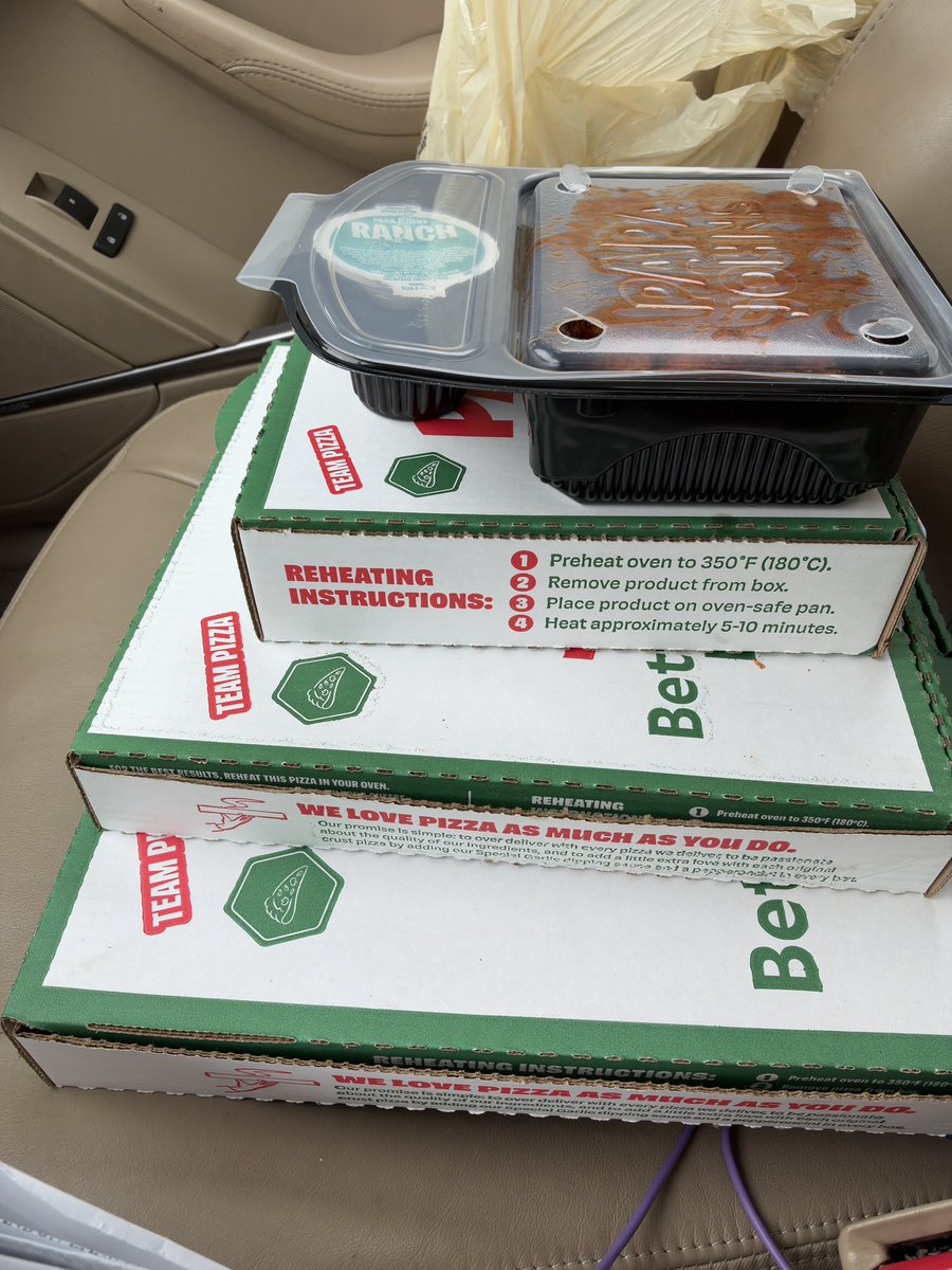 Brandon0925E's tweet photo. @Misprints Having notifications on pays off 🍕 https://t.co/Ofn29aHFOZ