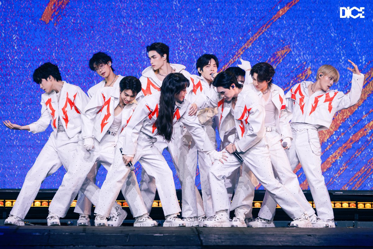 DICE_SONRAY's tweet photo. จบไปแล้วกับการเดินทาง DICE THE ENTERTAINER : THE 1st THAILAND FANCON TOUR 4 จังหวัด ปิดจบอย่างสวยงามกันที่ #DICETheEntertainer_เชียงใหม่ ขอบคุณทุกคนที่มาร่วมเดินทางครั้งนี้ไปด้วยกัน มันมีความหมายมากสำหรับพวกเรา พวกเรา DICE ขอขอบคุณค้าบบ 🙇🏻💜 (2/5)

#DICE_SONRAY https://t.co/qEXk596sGH
