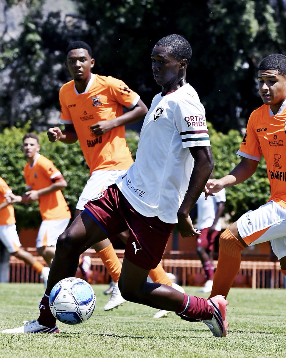 FluminenseFC's tweet photo. VENCE O FLUMINENSE!
🏆 Copa Rio Sub-17 | 1ª rodada
🇭🇺 Nova Iguaçu 2x3 Fluminense
🏟️ CT do Nova Iguaçu
⚽ Davi (2) e Wenderson Vinícius
📸: Mailson Santana/FFC
#MlksDeXerém #VemQueTem https://t.co/NmIhF1t7ig