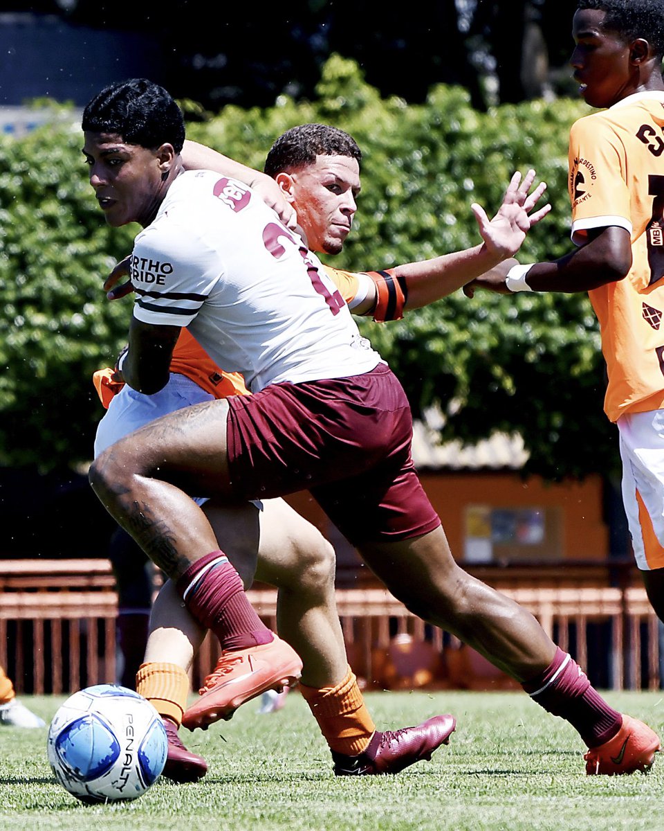 FluminenseFC's tweet photo. VENCE O FLUMINENSE!
🏆 Copa Rio Sub-17 | 1ª rodada
🇭🇺 Nova Iguaçu 2x3 Fluminense
🏟️ CT do Nova Iguaçu
⚽ Davi (2) e Wenderson Vinícius
📸: Mailson Santana/FFC
#MlksDeXerém #VemQueTem https://t.co/NmIhF1t7ig
