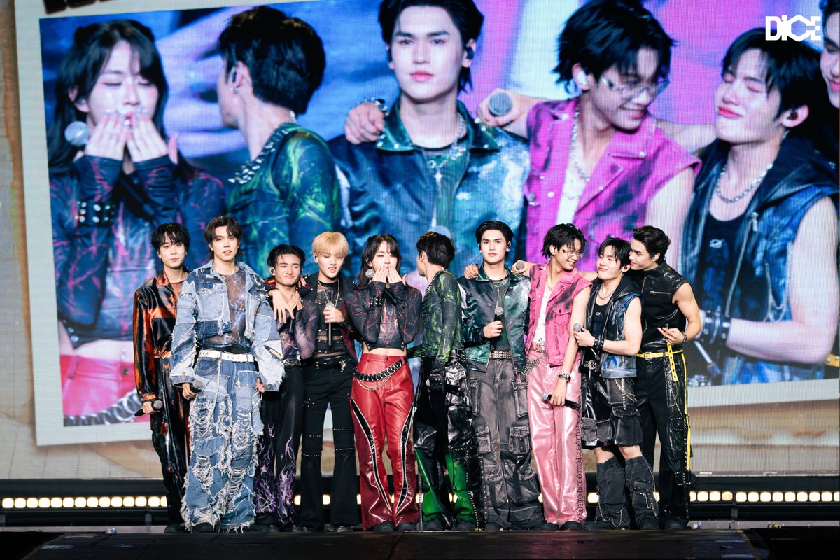 DICE_SONRAY's tweet photo. จบไปแล้วกับการเดินทาง DICE THE ENTERTAINER : THE 1st THAILAND FANCON TOUR 4 จังหวัด ปิดจบอย่างสวยงามกันที่ #DICETheEntertainer_เชียงใหม่ ขอบคุณทุกคนที่มาร่วมเดินทางครั้งนี้ไปด้วยกัน มันมีความหมายมากสำหรับพวกเรา พวกเรา DICE ขอขอบคุณค้าบบ 🙇🏻💜 (4/5)

#DICE_SONRAY https://t.co/f6Usthj9wG