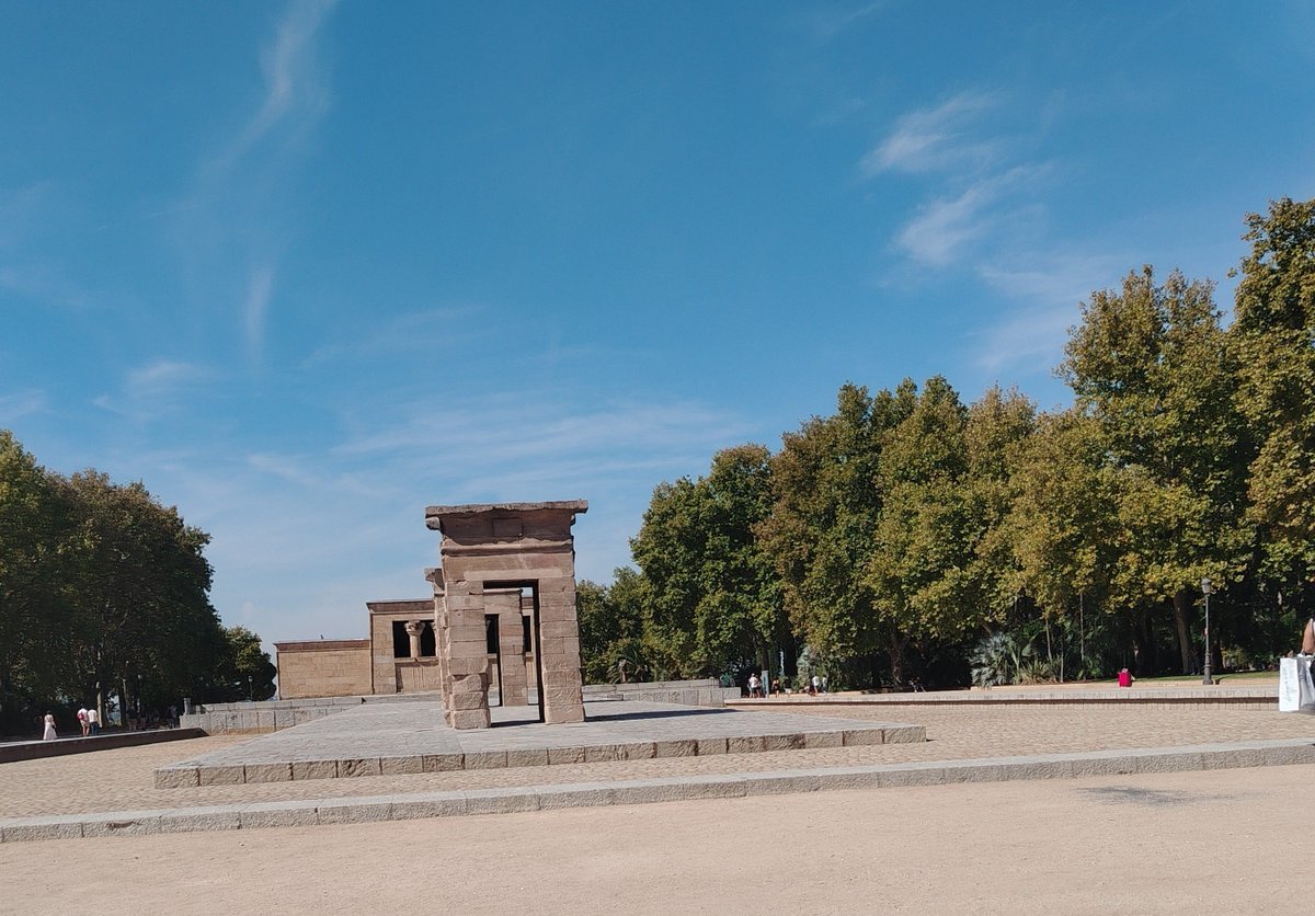 Yurirdrgz's tweet photo. Fotografía diurna del Templo de Debod. 🛕💛 https://t.co/TNOfww1L1Z