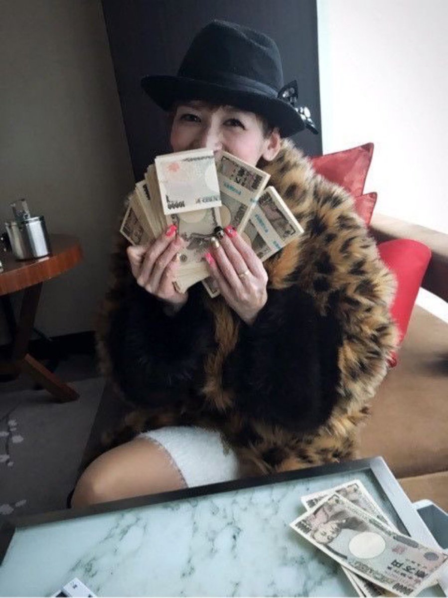 Danieljenksi's tweet photo. もし本日1億円を受け取ったら、何に使いますか？🤔💴

1 借金を返済する

2 投資してください

3 それを使って生活をより良くしてください https://t.co/rKOHVIVsMv