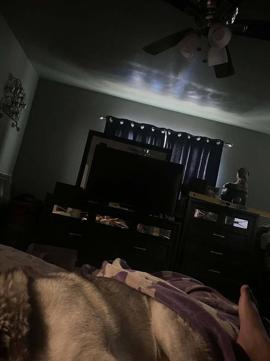 zerosuitsamus55's tweet photo. Tv is off 🤔 https://t.co/OpzmS5sjrN