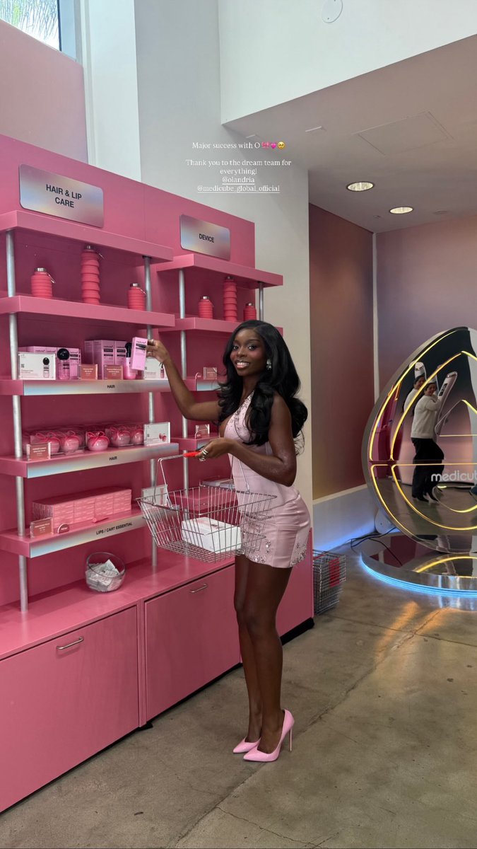 olandriainfo's tweet photo. Olandria at the Medicube Pop Up in LA via Instagram 

#OlandriaxMedicube https://t.co/Vk75itQ14k