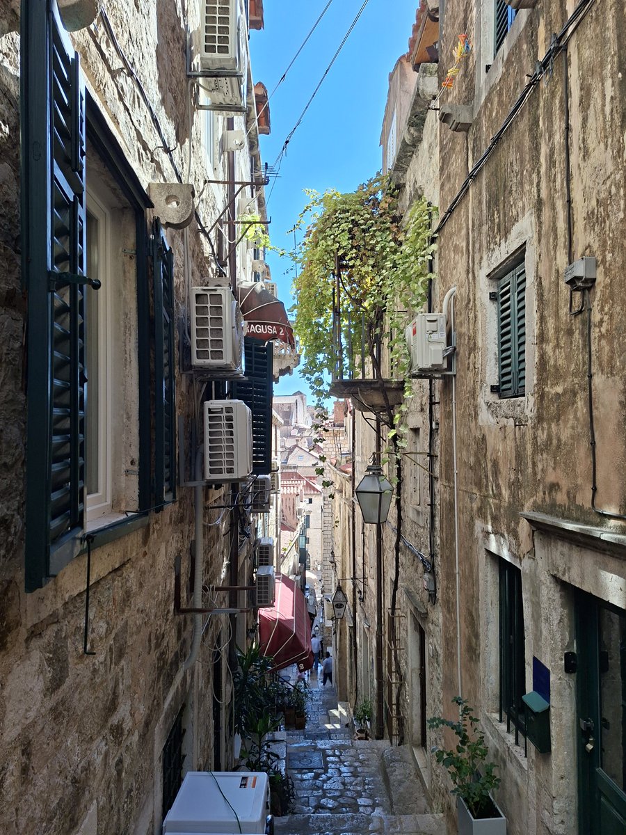 Izeebee_Izz's tweet photo. Dubrovnik Old Town https://t.co/TJtEtw6KBu