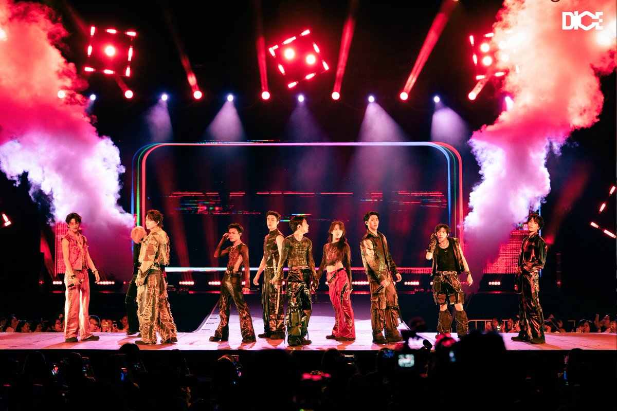 DICE_SONRAY's tweet photo. จบไปแล้วกับการเดินทาง DICE THE ENTERTAINER : THE 1st THAILAND FANCON TOUR 4 จังหวัด ปิดจบอย่างสวยงามกันที่ #DICETheEntertainer_เชียงใหม่ ขอบคุณทุกคนที่มาร่วมเดินทางครั้งนี้ไปด้วยกัน มันมีความหมายมากสำหรับพวกเรา พวกเรา DICE ขอขอบคุณค้าบบ 🙇🏻💜 (3/5)

#DICE_SONRAY https://t.co/ro9HTAJnia