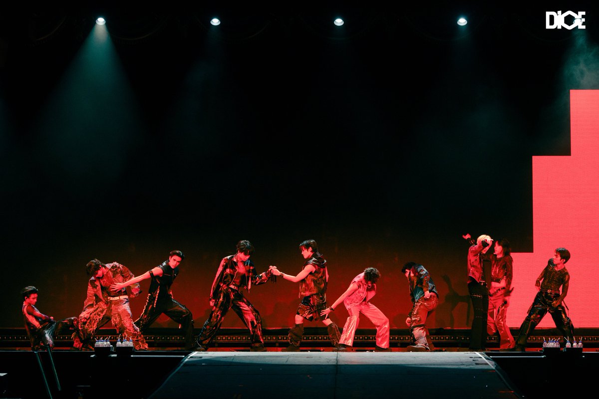 DICE_SONRAY's tweet photo. จบไปแล้วกับการเดินทาง DICE THE ENTERTAINER : THE 1st THAILAND FANCON TOUR 4 จังหวัด ปิดจบอย่างสวยงามกันที่ #DICETheEntertainer_เชียงใหม่ ขอบคุณทุกคนที่มาร่วมเดินทางครั้งนี้ไปด้วยกัน มันมีความหมายมากสำหรับพวกเรา พวกเรา DICE ขอขอบคุณค้าบบ 🙇🏻💜 (3/5)

#DICE_SONRAY https://t.co/ro9HTAJnia