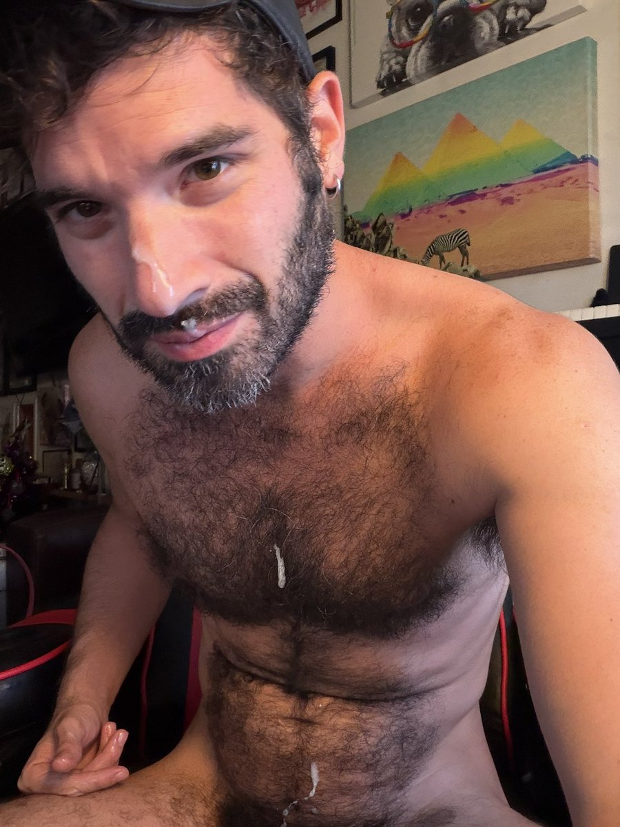 pupscritch's tweet photo. King of Cumshots https://t.co/MF9sBCrRtG