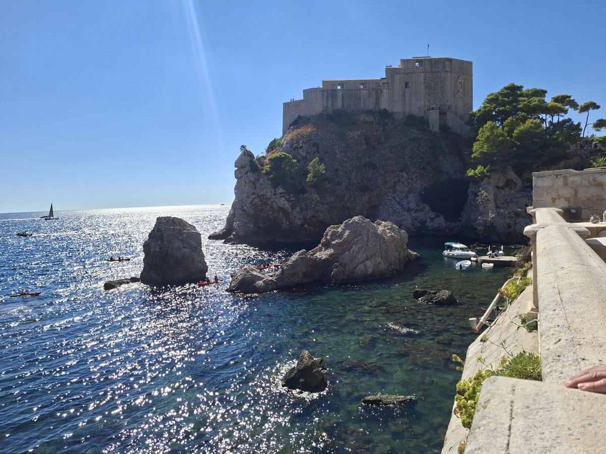 Izeebee_Izz's tweet photo. Stunning Dubrovnik today https://t.co/3hsd5yCJIT