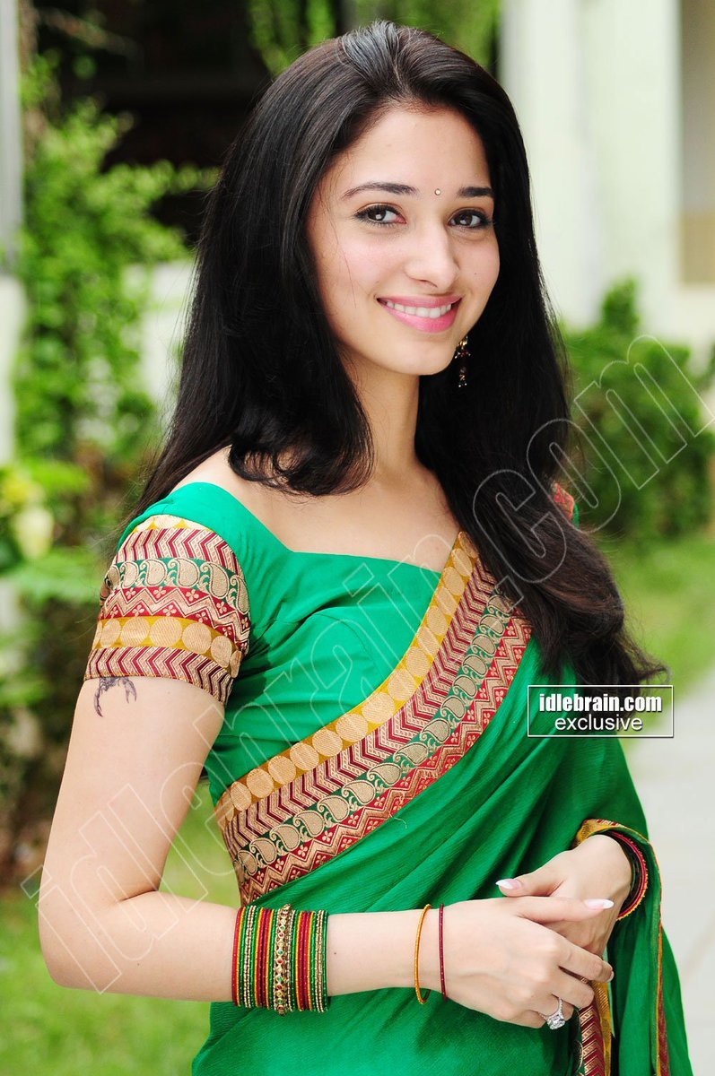 ItsMeeSanvi's tweet photo. Her peak vintage TFI era just hits different 💚✨> https://t.co/bHwErgi4GF