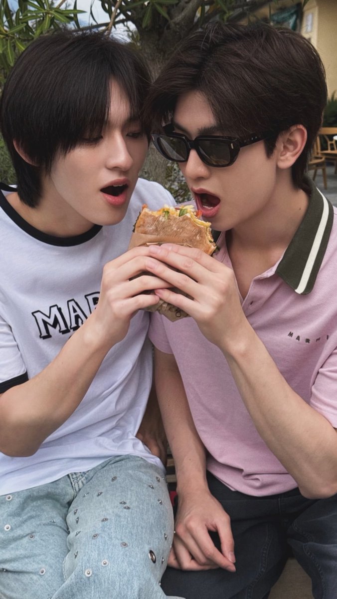 todaythomast's tweet photo. มิลานให้อะไรกับเรา ล้มแชมป์ทุกประเทศ อันนี้ของจริงยิ่งกว่าฟิคทุกเรื่องที่เคยอ่านมา เรียลๆๆเลยย🤩

THOMAS KONG MFW SS27
#MarniXThomasKong
#Marni #MarniSS27 #MarniTH
#tthomastc #kongjiro 
#thomaskong #โทมัสก้อง 
@marniofficial https://t.co/Kf5ZKHwfMU