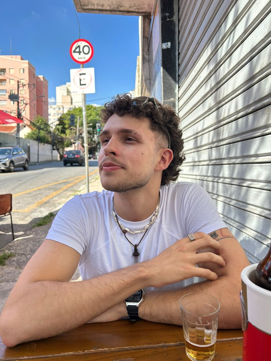 Gabarritos's tweet photo. cortei o cabelo e ficou um arraso https://t.co/neTvX67nZL