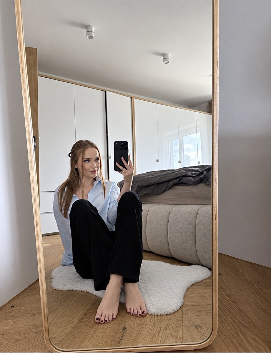 Bogini_Chanel's tweet photo. Twój ulubiony widok, marzenie i jedyny sens istnienia — wszystko na jednym zdjęciu. Patrz uważnie, piesku. To jest maksimum, na jakie zasługujesz👠 Otwieram nabór na służbę — to twoja szansa, żeby przestać udawać kogoś więcej i wreszcie robić to, do czego się nadajesz😂
🔁nagroda
#findom #femdom #domina #uległy #bankomat #dominacjafinansowa