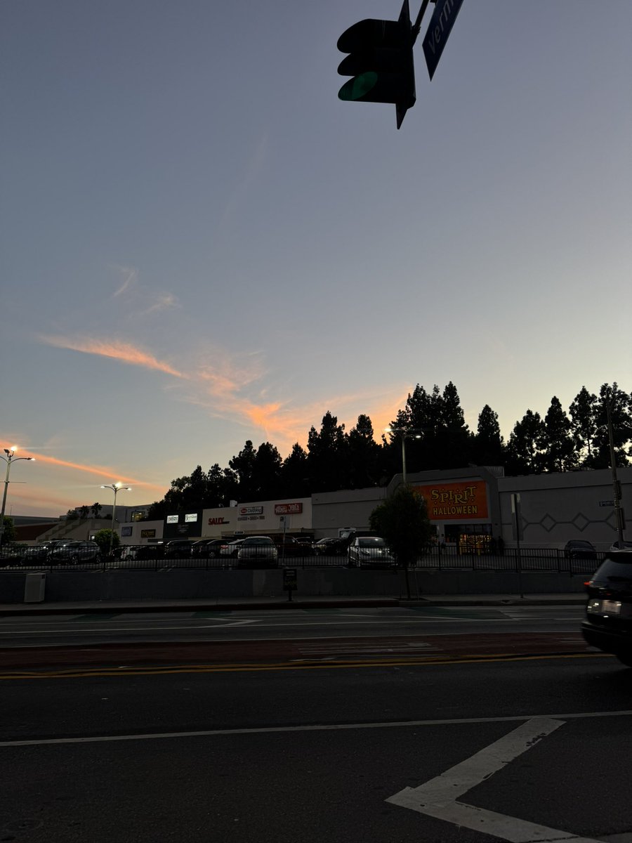 cowboymare's tweet photo. goodby summer sunsets https://t.co/Pi6w8w85Kx