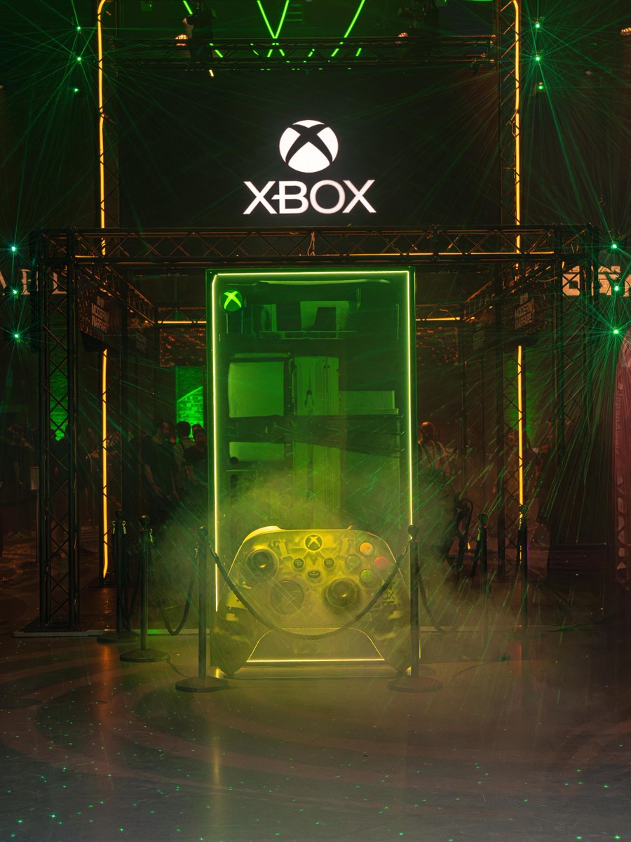xboxuk's tweet photo. 25 years of XBOX in one room at #XBOXFanFest 🥺

Which generation was yours? #XBOXFanFest #XBOXFanFestLondon

Images by @JackSocials 📸 https://t.co/yDX1nkrI2h