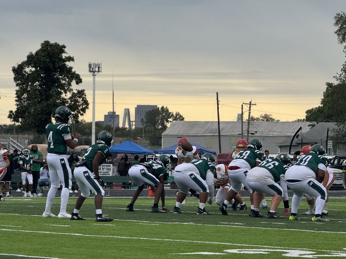 RoxanaAthletics's tweet photo. 🏈 SATURDAY FOOTBALL 🏈 

The Shells strike first in Madison!

Cohen Dugan connects with Jordan Roach for a 52-yard TOUCHDOWN! 

🏈 Roxana 7
🏈 Madison 0

1st Quarter

#ABOVETHELINE | #WIN

@AMiller31 @RHS_Shells @1071TheBigZ @STLhssports https://t.co/tZRgYVqcYW