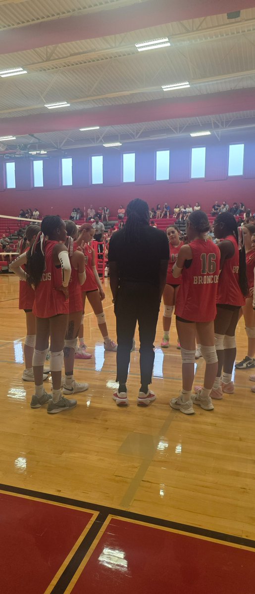 renaldo_ellis's tweet photo. Sat on the bench at one of our feeder schools and listened to @LDBailey1024 coach up the girls to focus on the next play and not dwell on the previous.
#TheTexasWay
#THSCABrandAmbassador
@THSCAcoaches https://t.co/tHLe2HspPN