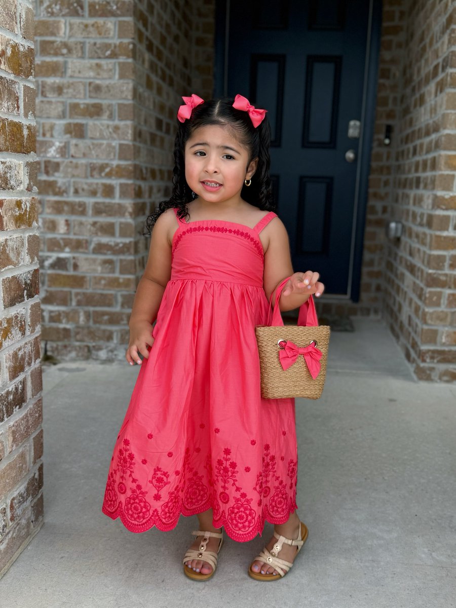 Hunter_Paulo's tweet photo. Little bows, a tiny purse, and the biggest personality. https://t.co/Y2JSgZjavq