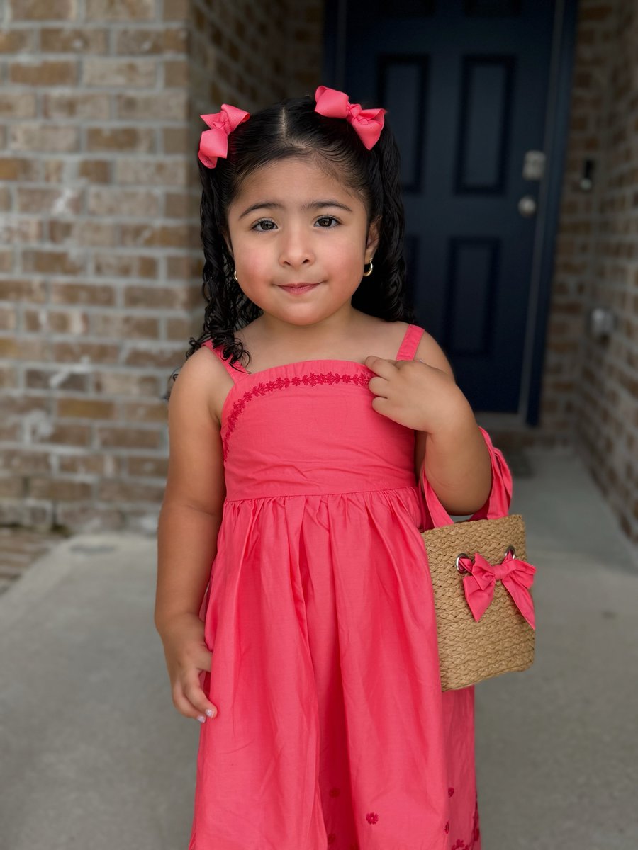 Hunter_Paulo's tweet photo. Little bows, a tiny purse, and the biggest personality. https://t.co/Y2JSgZjavq