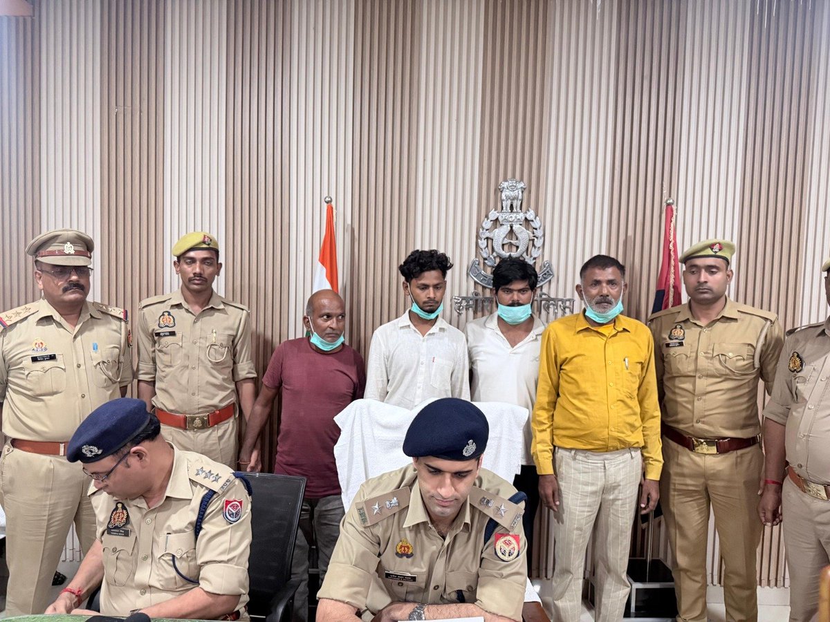 HindustanNewsEx's tweet photo. https://t.co/EZtBomLzPc
फर्जी जीएसटी अधिकारी बनकर वसूली करने वाले गिरोह का खुलासा, चार गिरफ्तार
#ssphamirpur #chirkut
#UttarPradeshNews #up #UPNews #UttarPradesh #mahobanews #mahoba #hamirpurup #UPNews #rath #hamirpur #UttarPradesh #maudha #sumerpurcity https://t.co/no1bUBlyjF