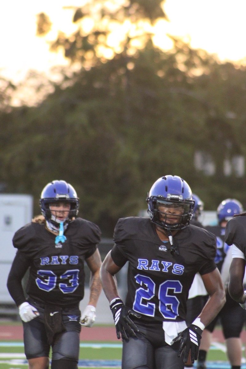 TheRedZoneCoach's tweet photo. True Freshman 6’4 220Lbs TE  / D-End 

Great TE &amp; Physical DE Be sure to stay on a lookout @elijahtyson08 

#BallOnTheBeach🏖️ #GoRays 

Position Coach: @TheRedZoneCoach https://t.co/nZuYCrAznC