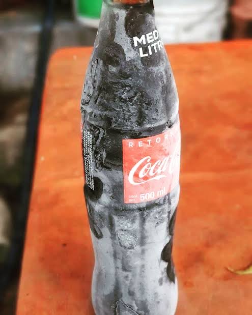 DeMeDeKaa's tweet photo. @TitoIberico Yo leí que era como una CocaCola congelada https://t.co/rqijZnQDOW