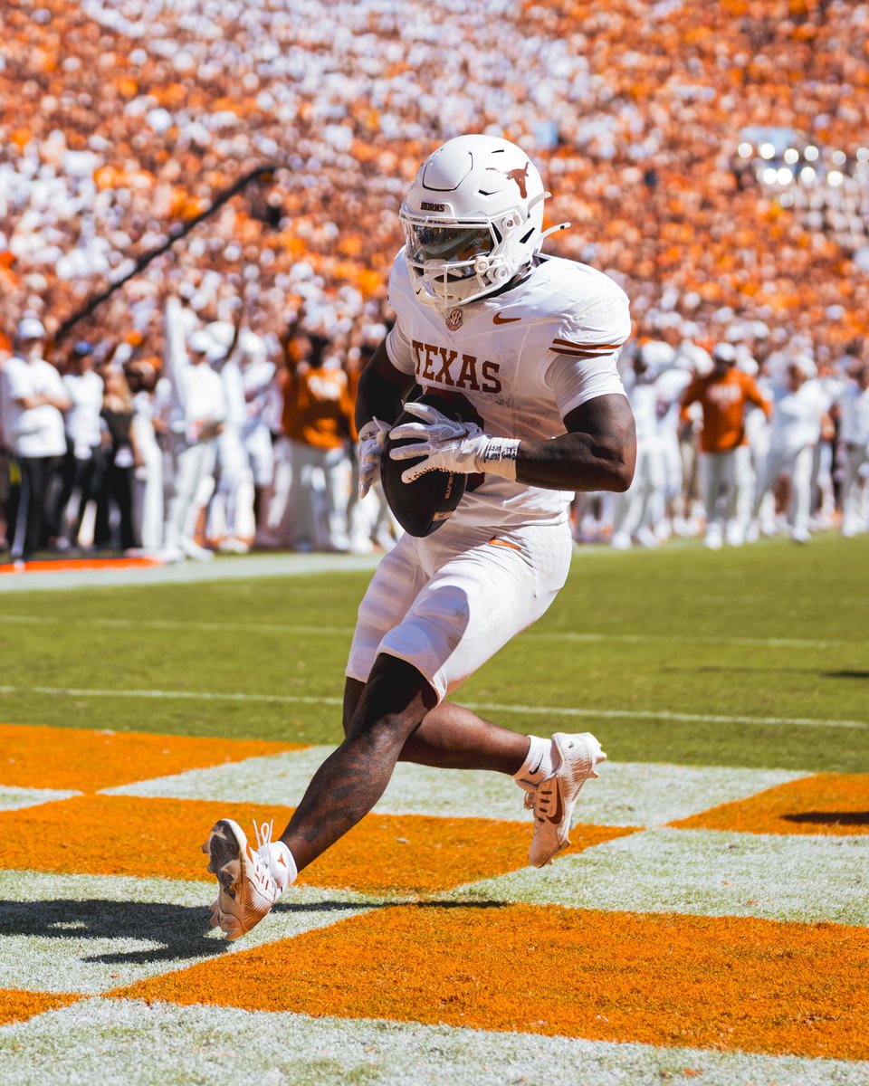 TexasFootball's tweet photo. Raleek Brown Special🤘 https://t.co/LGt7DkrKd4