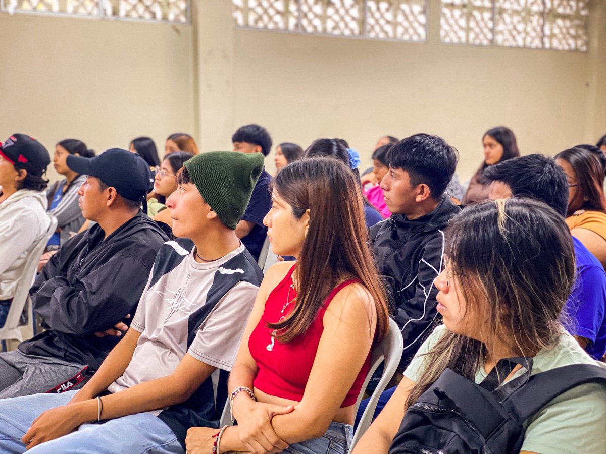 gobersantaelena's tweet photo. 🛡️ #Colonche | A través de la Tenencia Política, en coordinación con la Policía Nacional, capacitamos a 120 jóvenes en acción de la SNGR y MIT sobre seguridad y prevención, fortaleciendo sus conocimientos con material informativo.

#ElGobiernoATuLado https://t.co/idNkUK9kNY