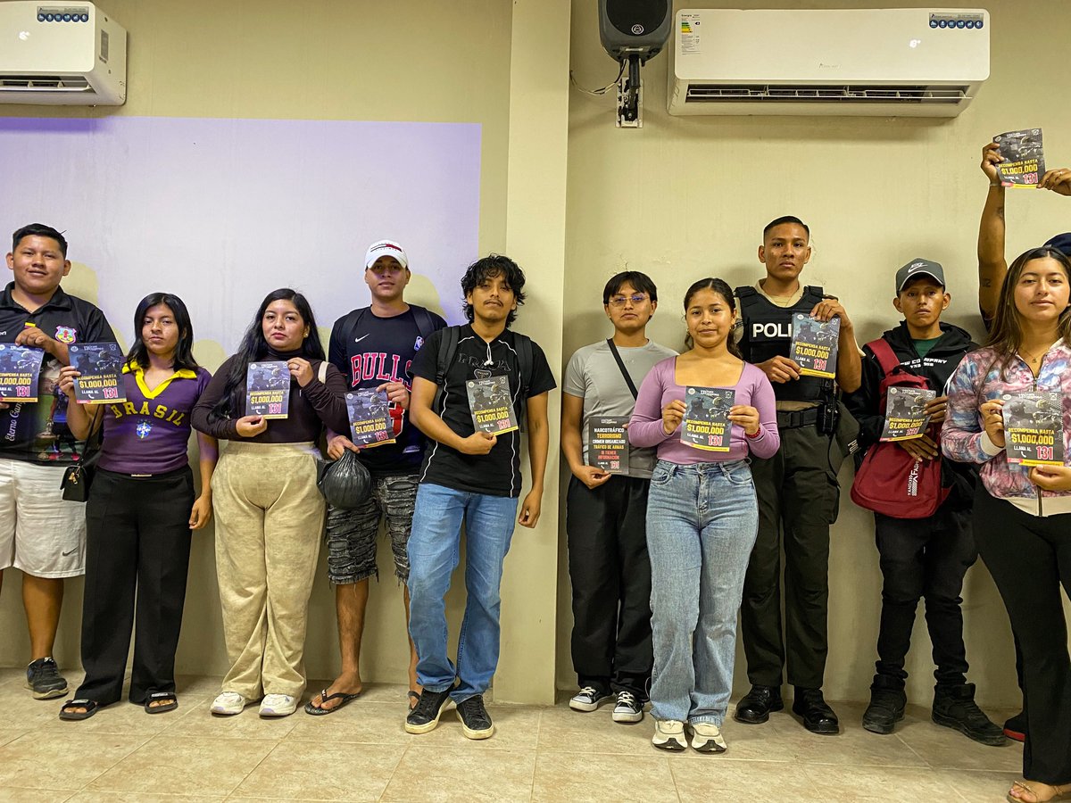 gobersantaelena's tweet photo. 🛡️ #Colonche | A través de la Tenencia Política, en coordinación con la Policía Nacional, capacitamos a 120 jóvenes en acción de la SNGR y MIT sobre seguridad y prevención, fortaleciendo sus conocimientos con material informativo.

#ElGobiernoATuLado https://t.co/idNkUK9kNY