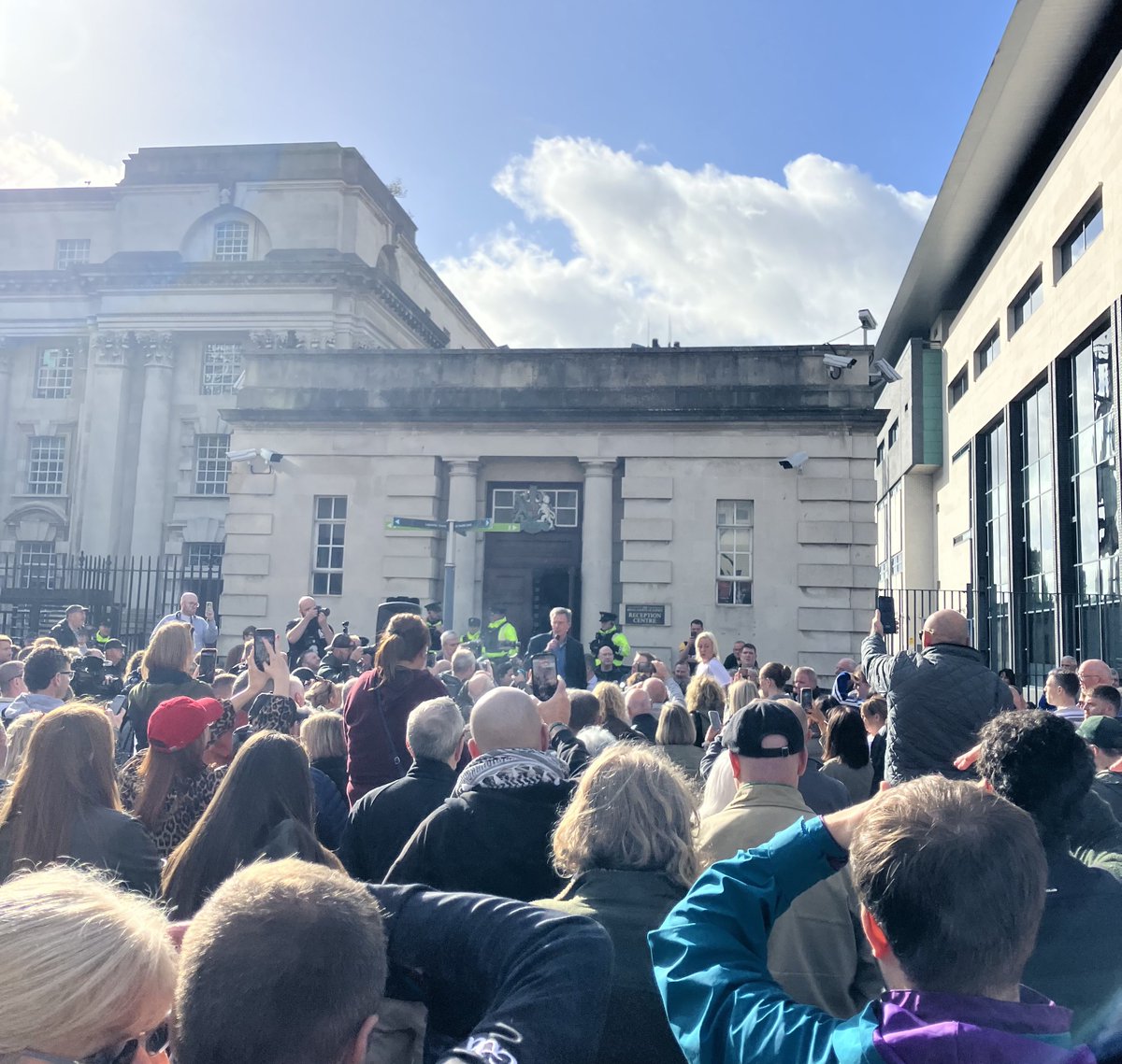 cjhumanrights's tweet photo. Proud to stand in solidarity with the residents of Garvaghy Road in Belfast today. https://t.co/jhq4Kc6kA8